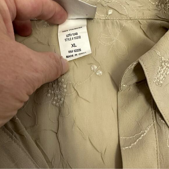 Tailor B. Moss Women’s XL Beige Embroidered Button-Up Shirt - Picture 10 of 11